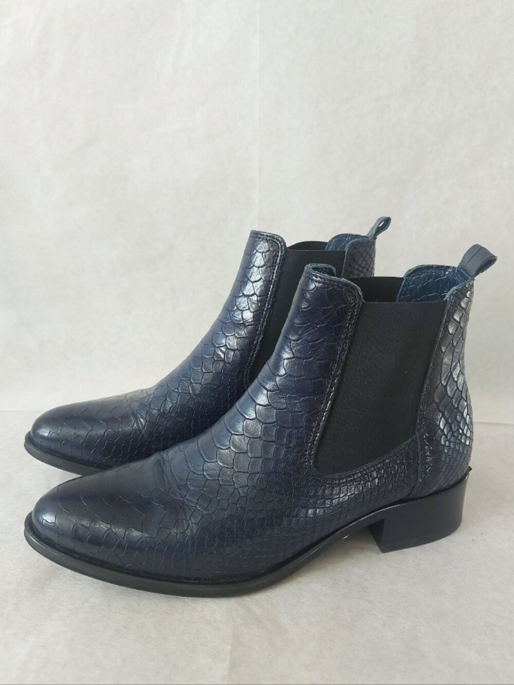 Ateliers Women Blue Leather Croco Snakeskin Chelsea Boots 38 EU Low Block Heel
